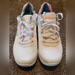 Skechers size 8.5 ladies runner